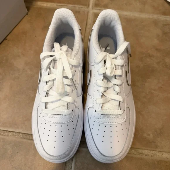 NEW IN BOX Nike Air Force 1 (GS) - White / Wolf Grey - Picture 5 of 6